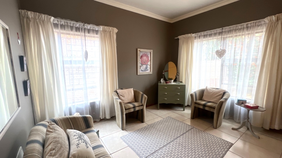 4 Bedroom Property for Sale in Langenhovenpark Free State